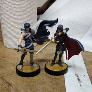 Chrom and Lucina Amiibo Bundle